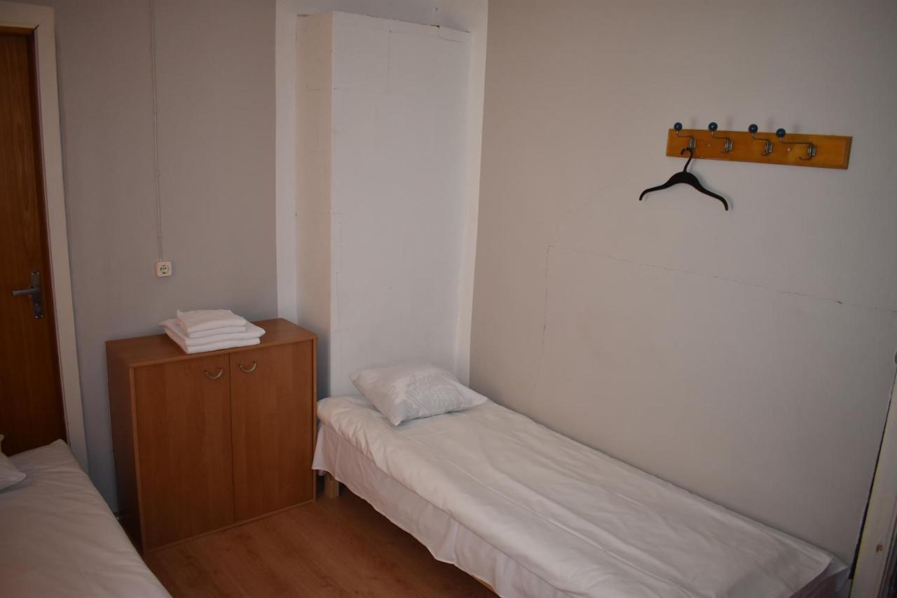 Budget Hostel بارنو المظهر الخارجي الصورة